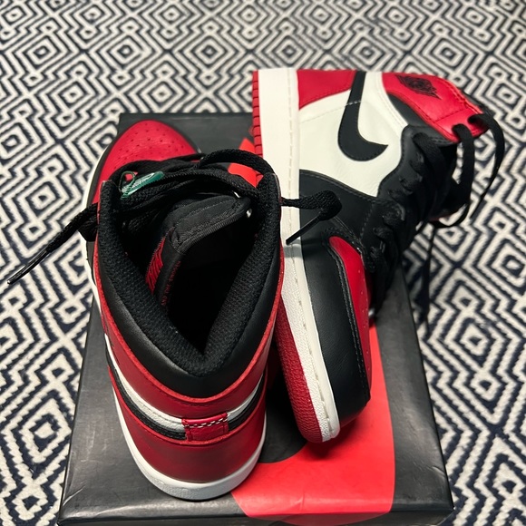 COPY - Jordan 1 Retro High Bred Toe (GS) - Picture 3 of 6